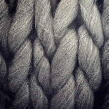 Load image into Gallery viewer, Chunky knit throw blanket