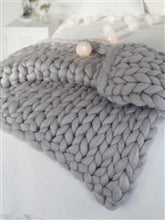 Load image into Gallery viewer, Chunky knit throw blanket