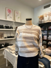 Load image into Gallery viewer, Pullover with stripe detail