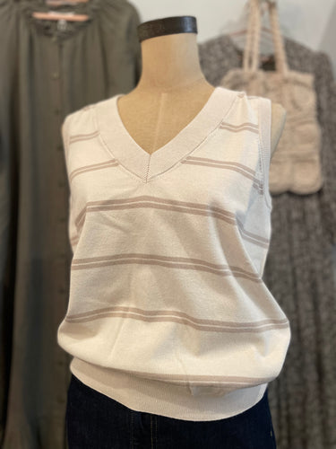 Sleeveless Sweater with stripe
