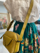 Load image into Gallery viewer, Crossbody bag with details