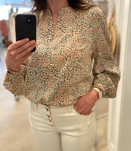 Load image into Gallery viewer, Printed Puff Sleeve Blouse